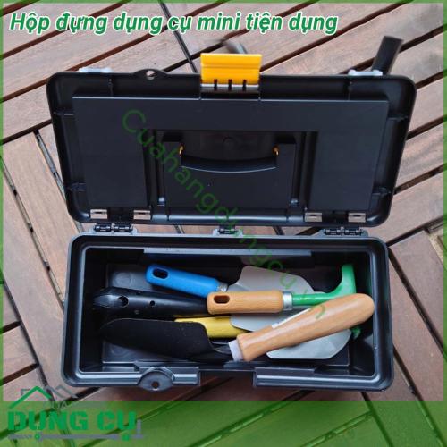 Hộp đựng dụng cụ mini tiện dụng làm từ chất liệu nhựa cao cấp đảm bảo độ bền và chịu lực tốt Khóa gài chắc chắn an toàn Tay cầm thoải mái chắc chắn Ngăn đựng đồ rộng rãi giúp bảo quản các thiết bị chỉ trong một hộp đựng đa năng và tiện dụng