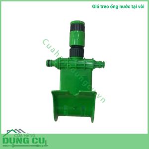 Giá treo ống nước tại vòi
